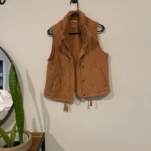 Super cute vest!! Great color. Warm and stylish! Fits a medium too